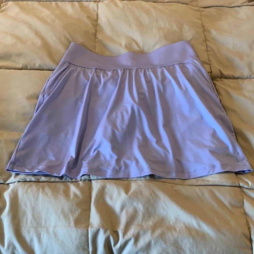 Puma Womens Athletic Skort. Shorts have non-skid leg. Lavender. 4 pockets/Size L